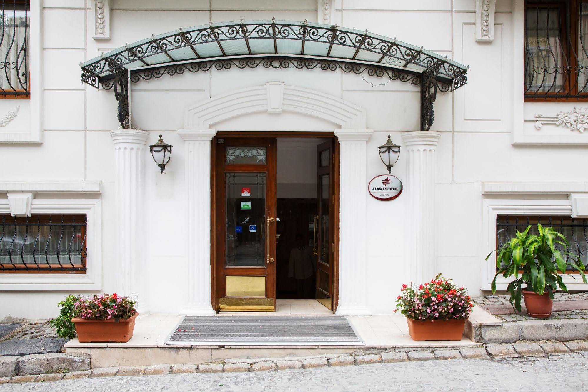 Albinas Old Otel